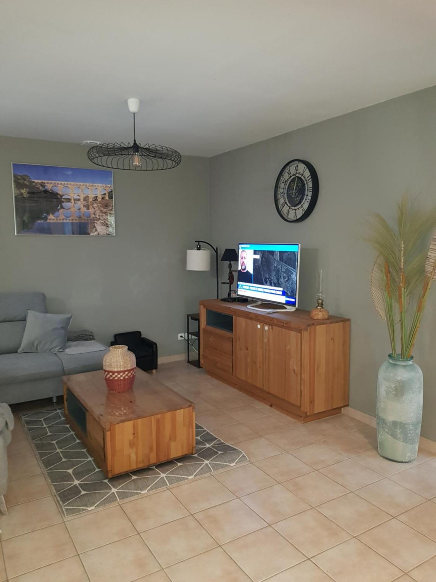 Maison Au Calme Castillon-du-Gard Esterno foto