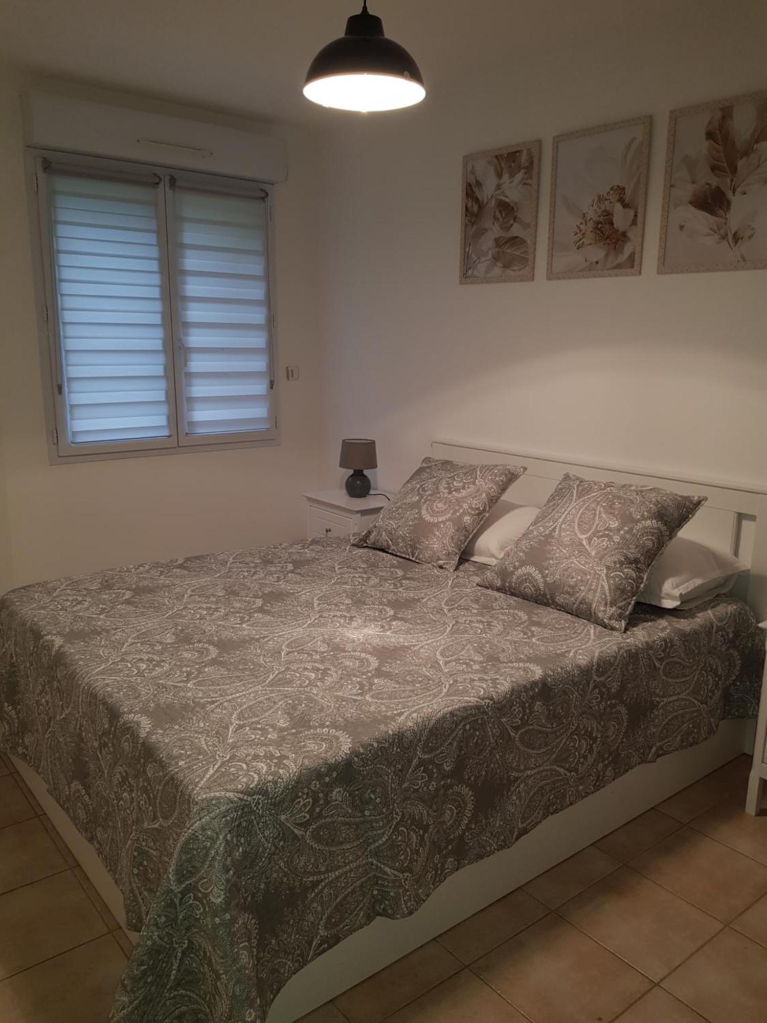 Maison Au Calme Castillon-du-Gard Esterno foto